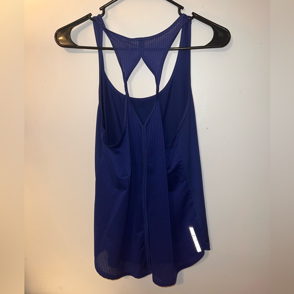 Under Armour Women's Fly-By 2.0 Tank Top Heat Gear Size M - Picture 2 of 4